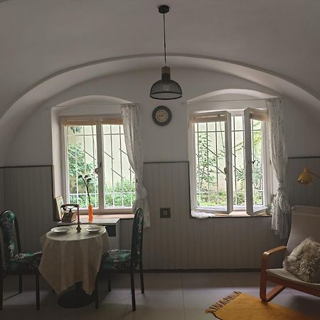 Vintage Room With Garden View Bratislava Exteriér fotografie